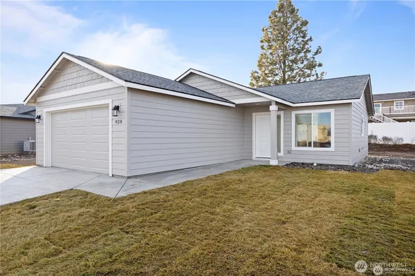 $297,210 | 223 Poplar Street Northeast, Royal City, WA 99357