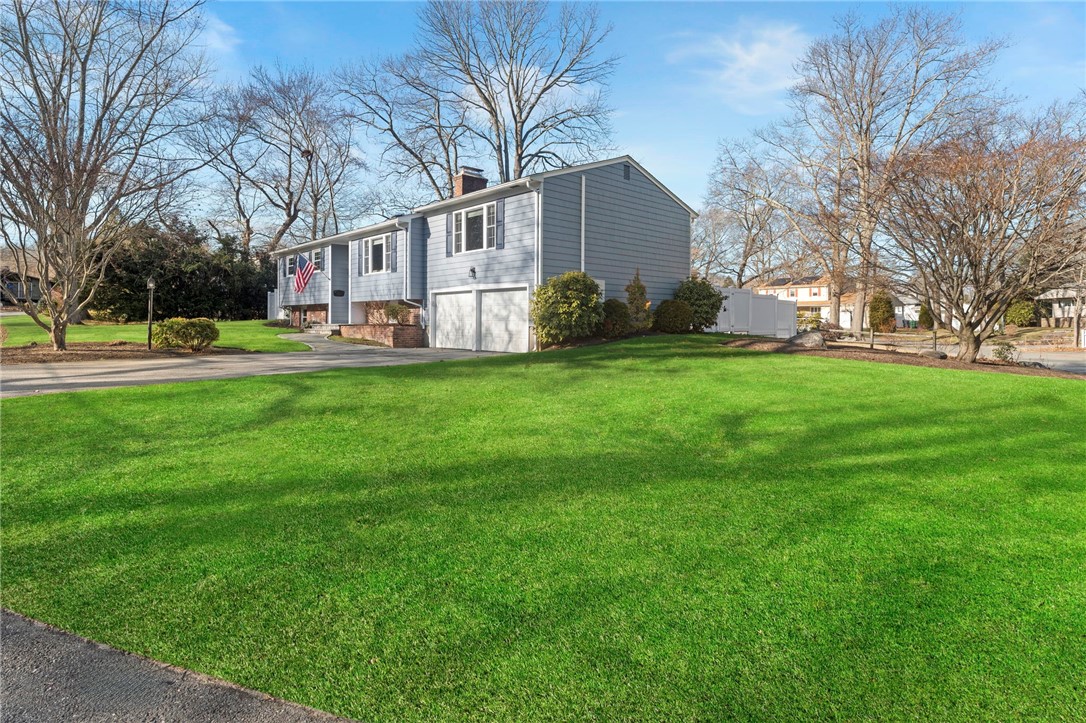 53 Rip Van Winkle Circle Warwick, RI 02886 - Photo 4 of 47