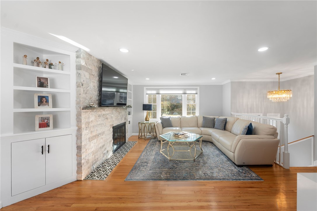 53 Rip Van Winkle Circle Warwick, RI 02886 - Photo 5 of 47