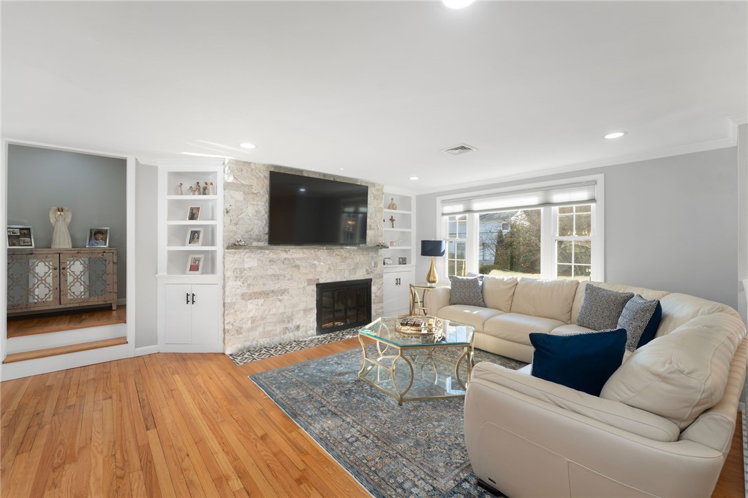 53 Rip Van Winkle Circle Warwick, RI 02886 - Photo 6 of 47