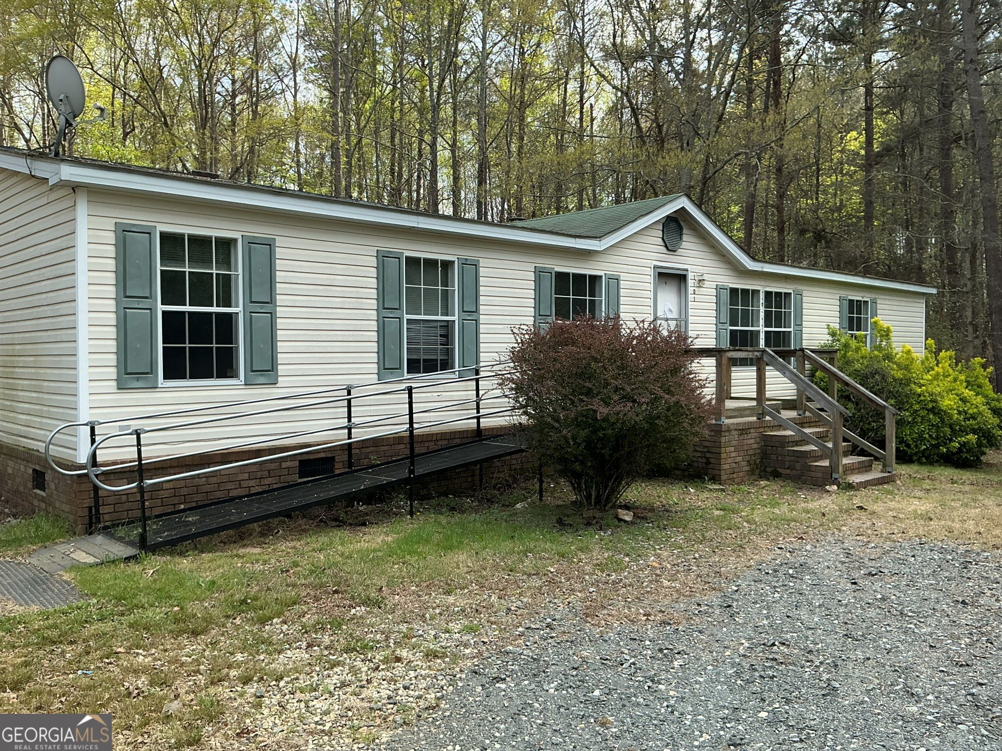 1101 Sunshine Road Toccoa, GA 30577 - Photo 1 of 11