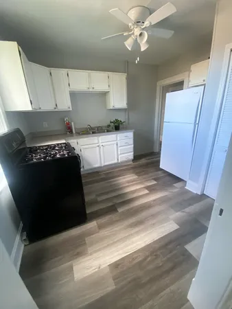 $1,400 | 416a West Virginia Street, Unit B, Crystal Lake, IL 60014