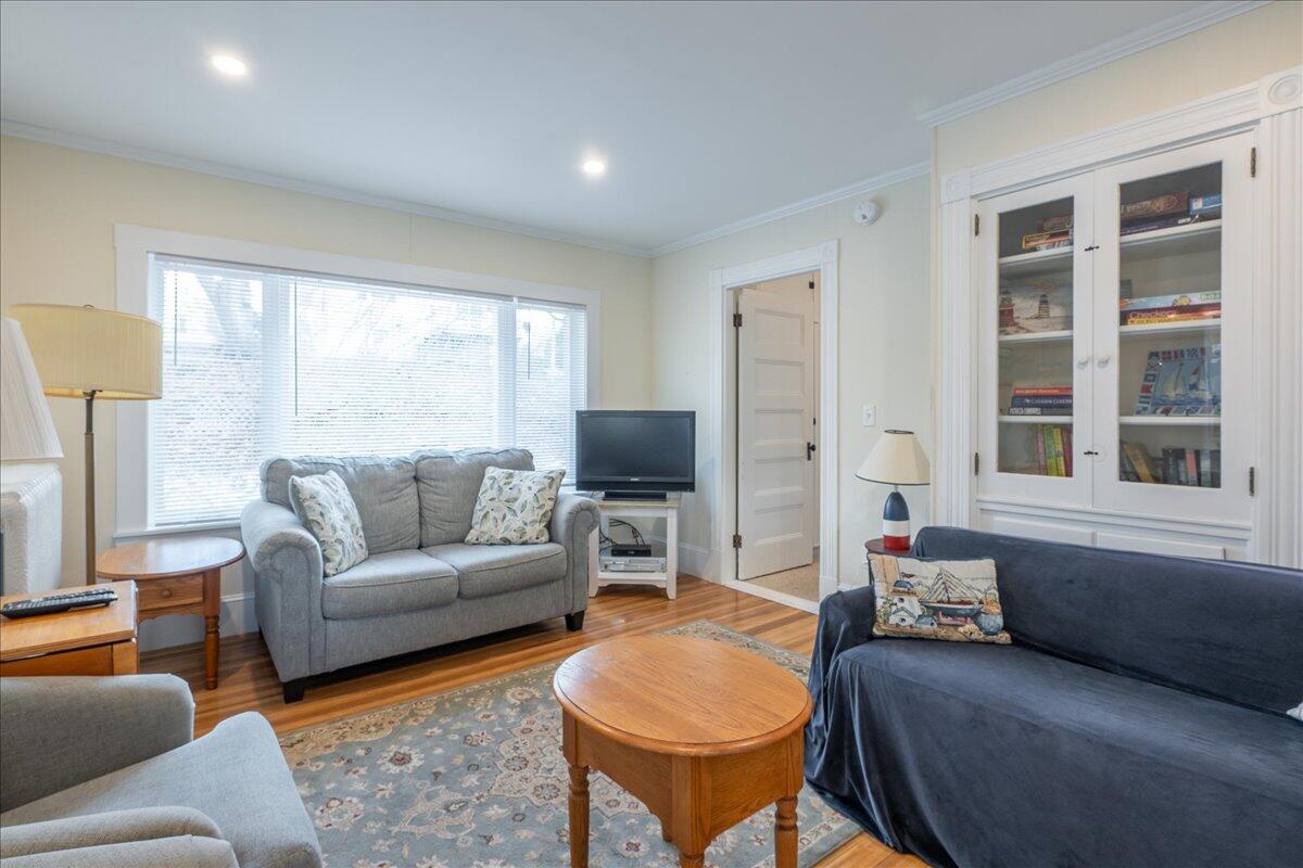 40 Atlantic Avenue Boothbay Harbor, ME 04538 - Photo 17 of 49 First floor living room