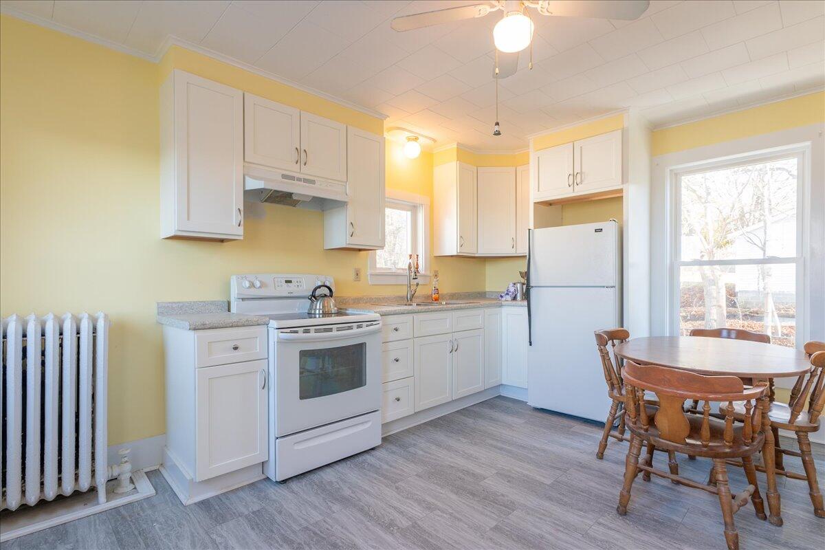 40 Atlantic Avenue Boothbay Harbor, ME 04538 - Photo 28 of 49 Second apartment kitchen