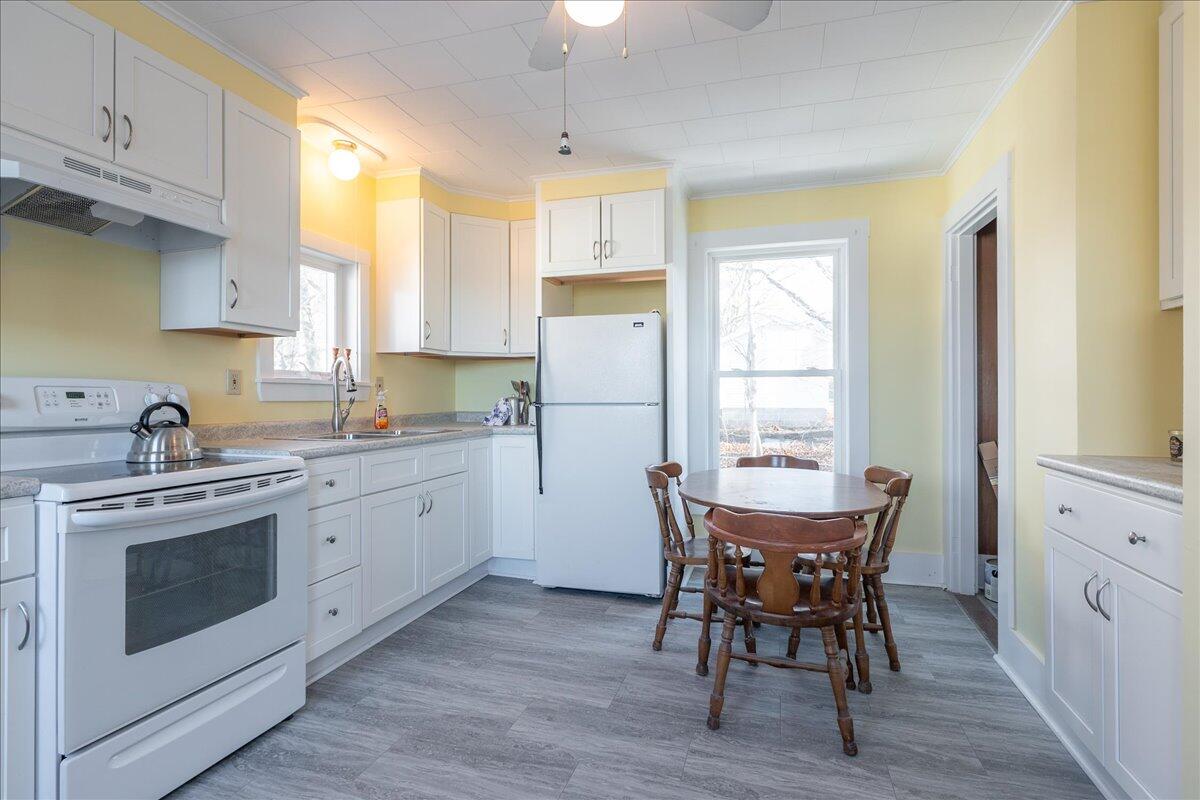 40 Atlantic Avenue Boothbay Harbor, ME 04538 - Photo 29 of 49 Second apartment kitchen 2