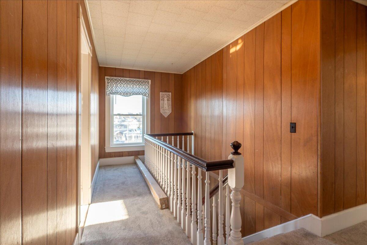 40 Atlantic Avenue Boothbay Harbor, ME 04538 - Photo 32 of 49 Seond floor hallway