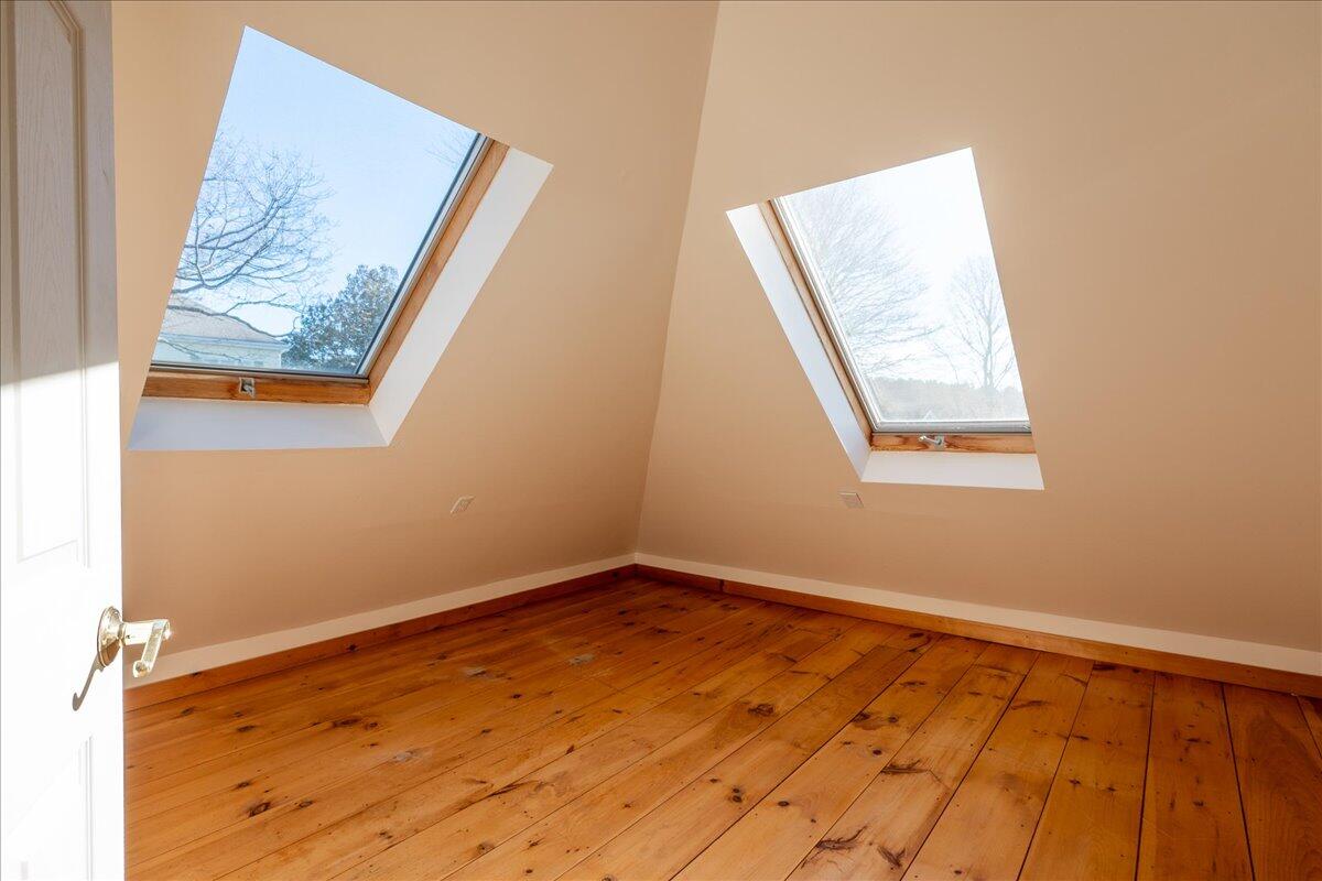 40 Atlantic Avenue Boothbay Harbor, ME 04538 - Photo 48 of 49 Seocnd apartment bedroom