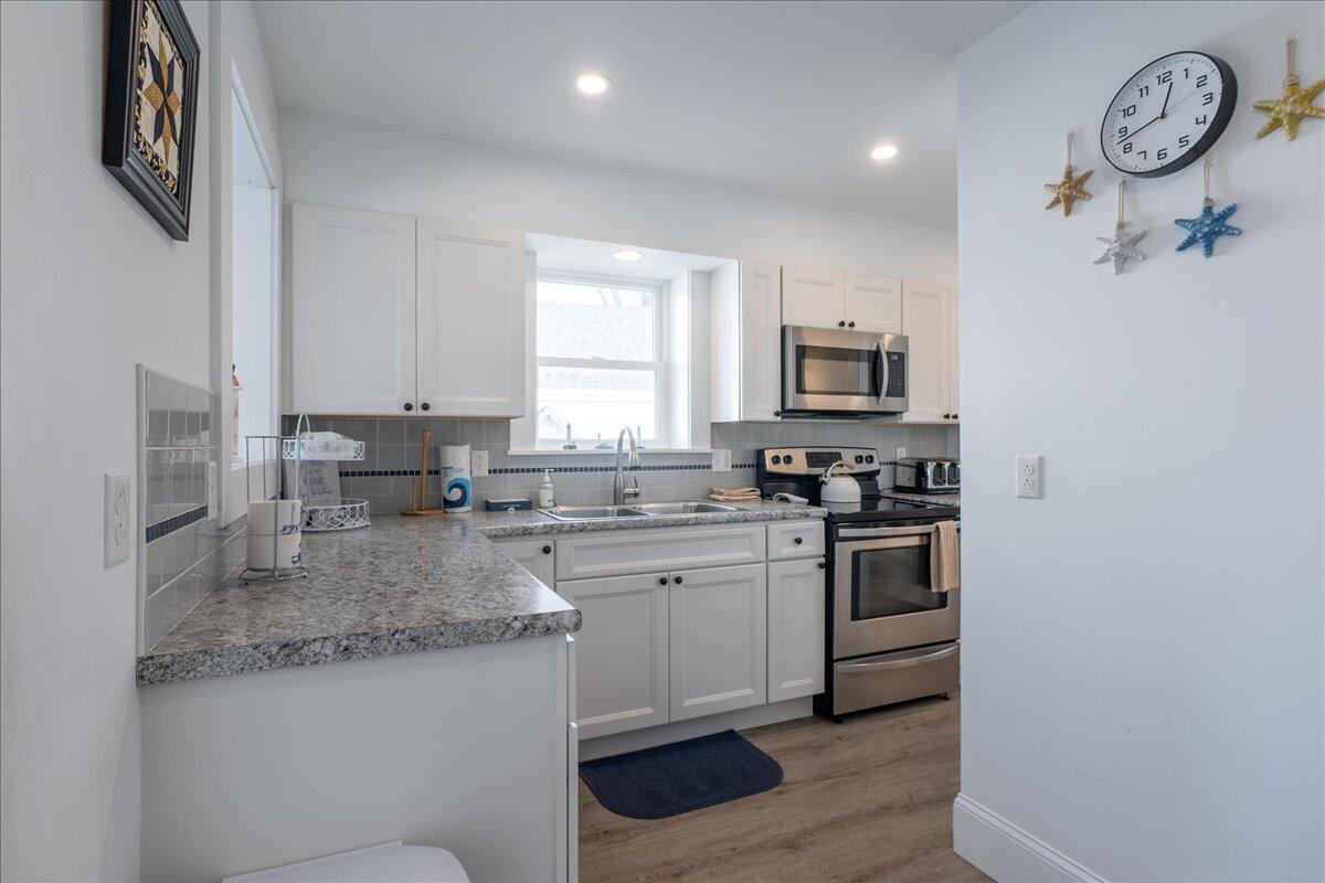 40 Atlantic Avenue Boothbay Harbor, ME 04538 - Photo 7 of 49 Best first floor kitchen