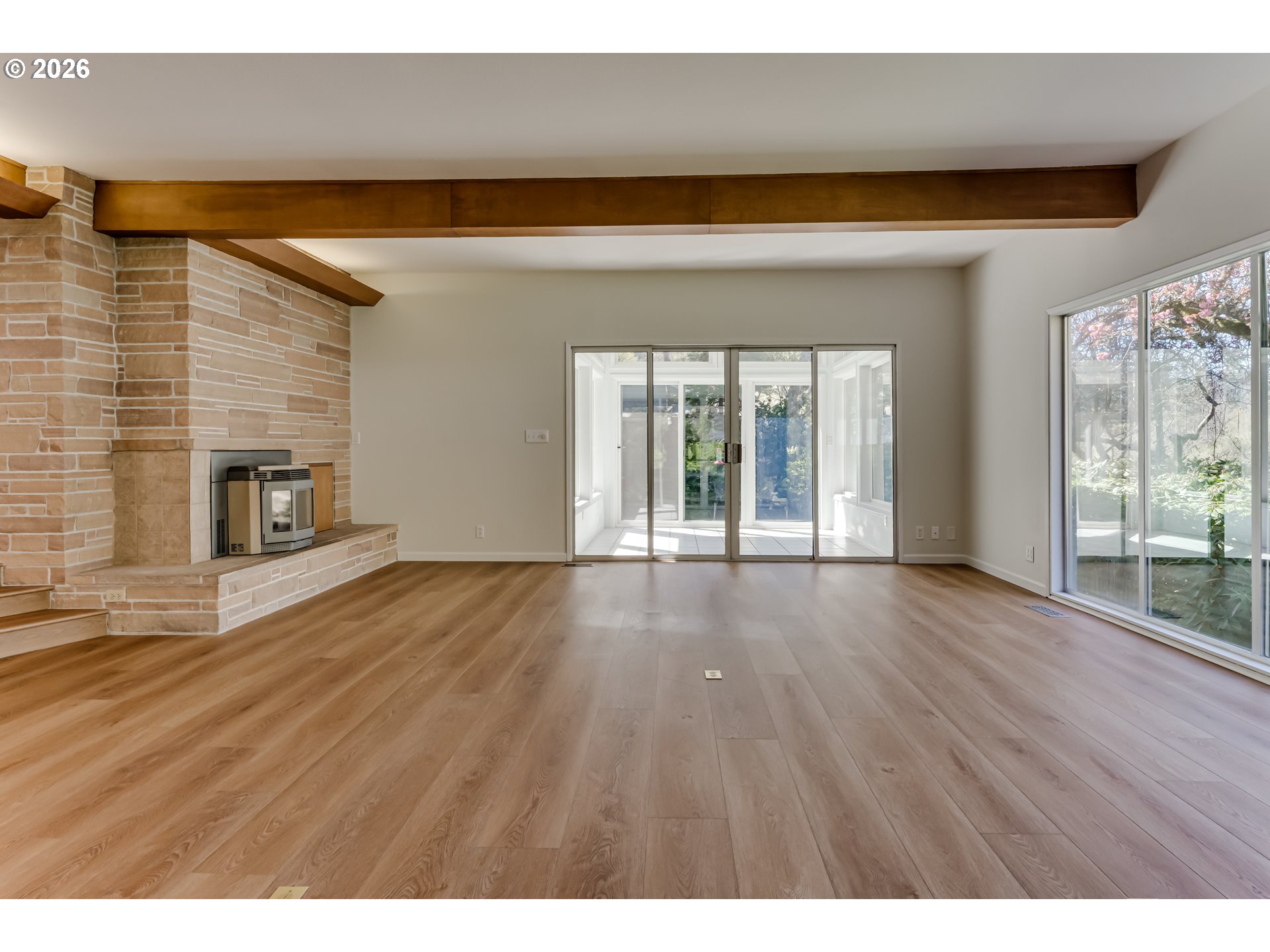 91082 Leashore Drive Vida, OR 97488 - Photo 14 of 47 Living Room