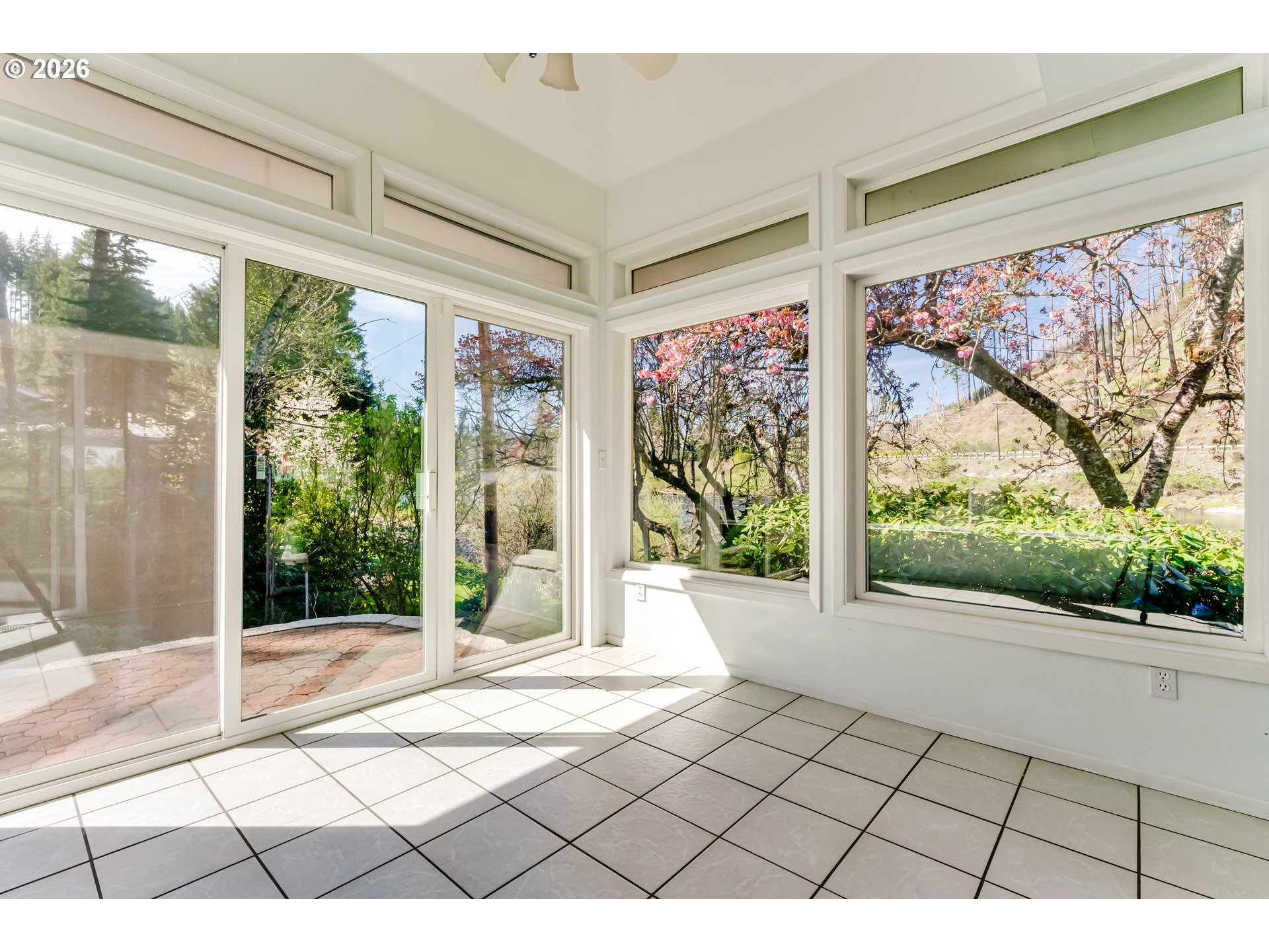 91082 Leashore Drive Vida, OR 97488 - Photo 17 of 47 Sun Room