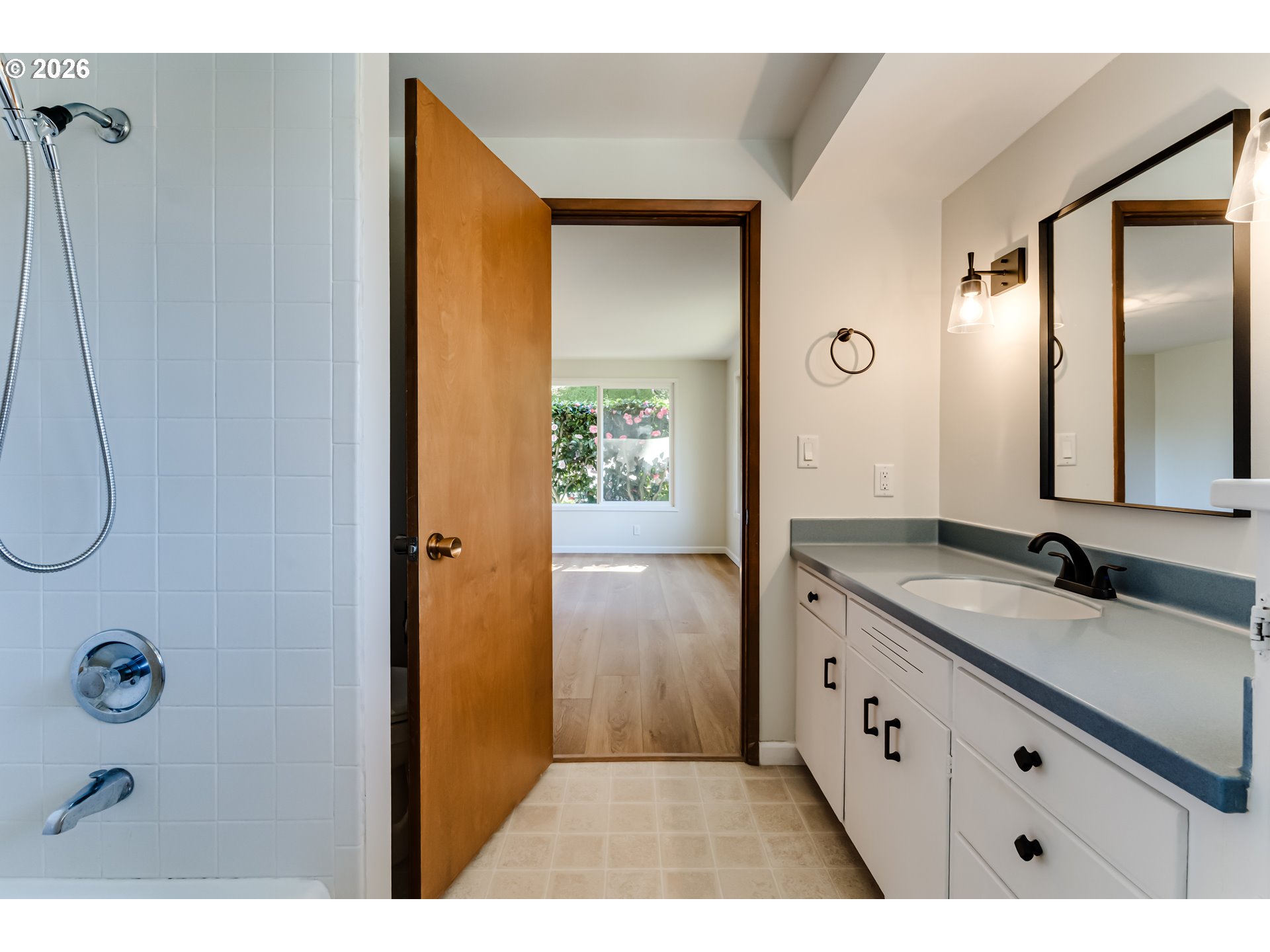 91082 Leashore Drive Vida, OR 97488 - Photo 21 of 47 Bathroom