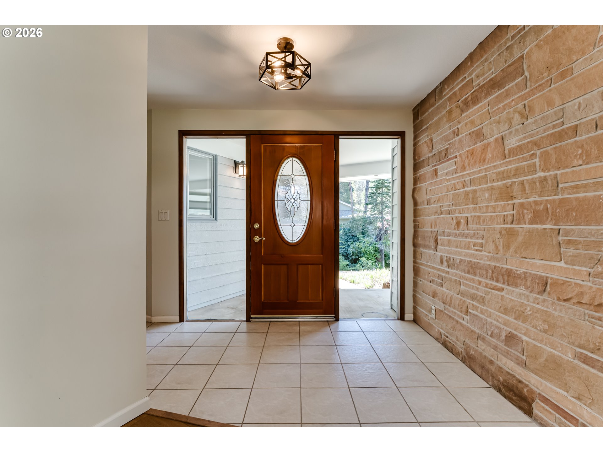 91082 Leashore Drive Vida, OR 97488 - Photo 5 of 47 Entrance/Foyer