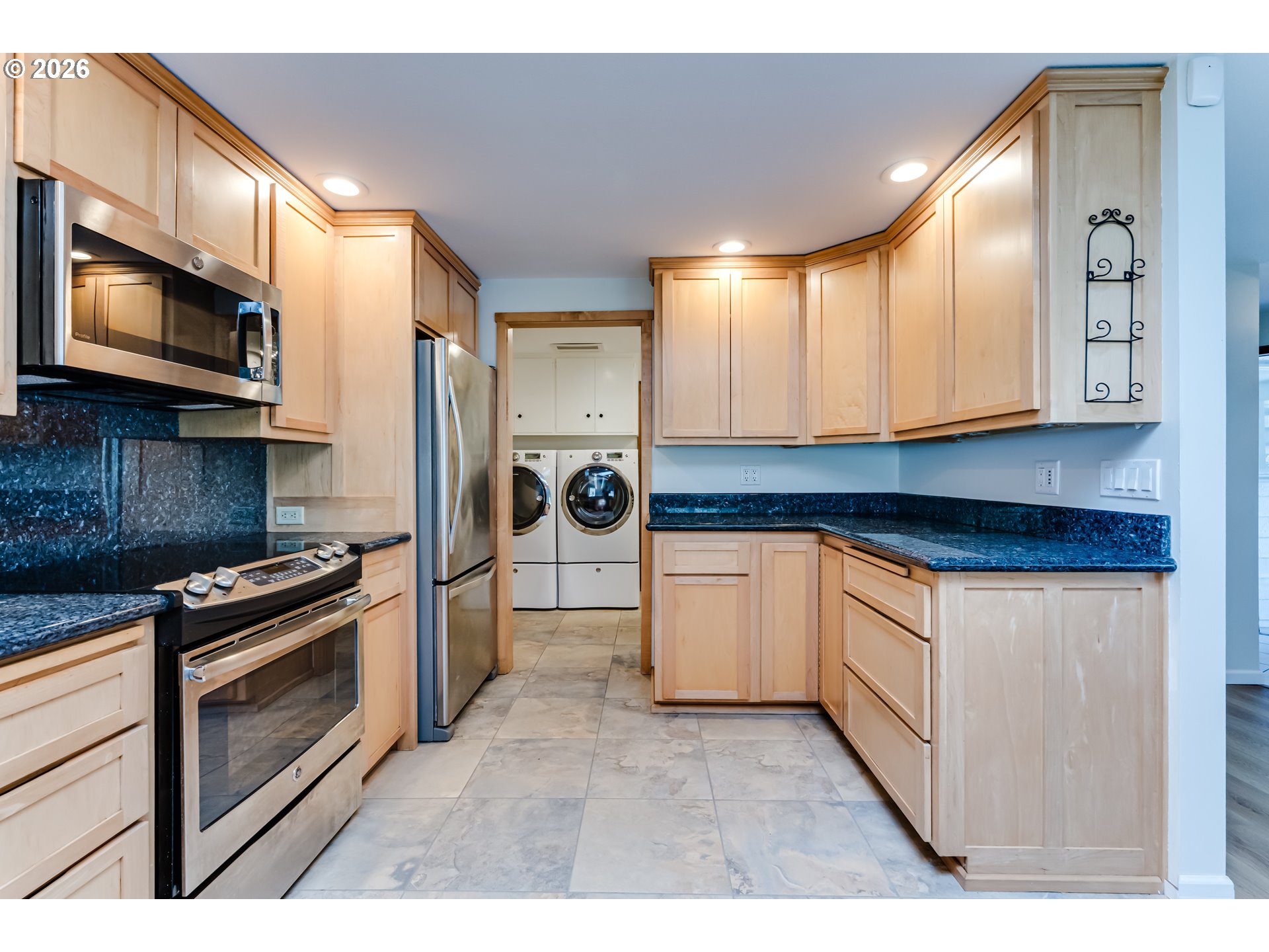 91082 Leashore Drive Vida, OR 97488 - Photo 8 of 47 Kitchen