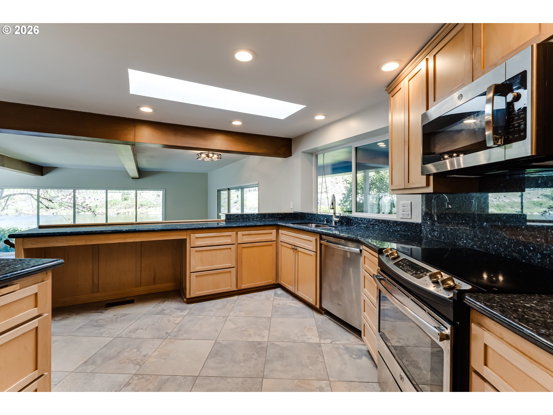 91082 Leashore Drive Vida, OR 97488 - Photo 9 of 47