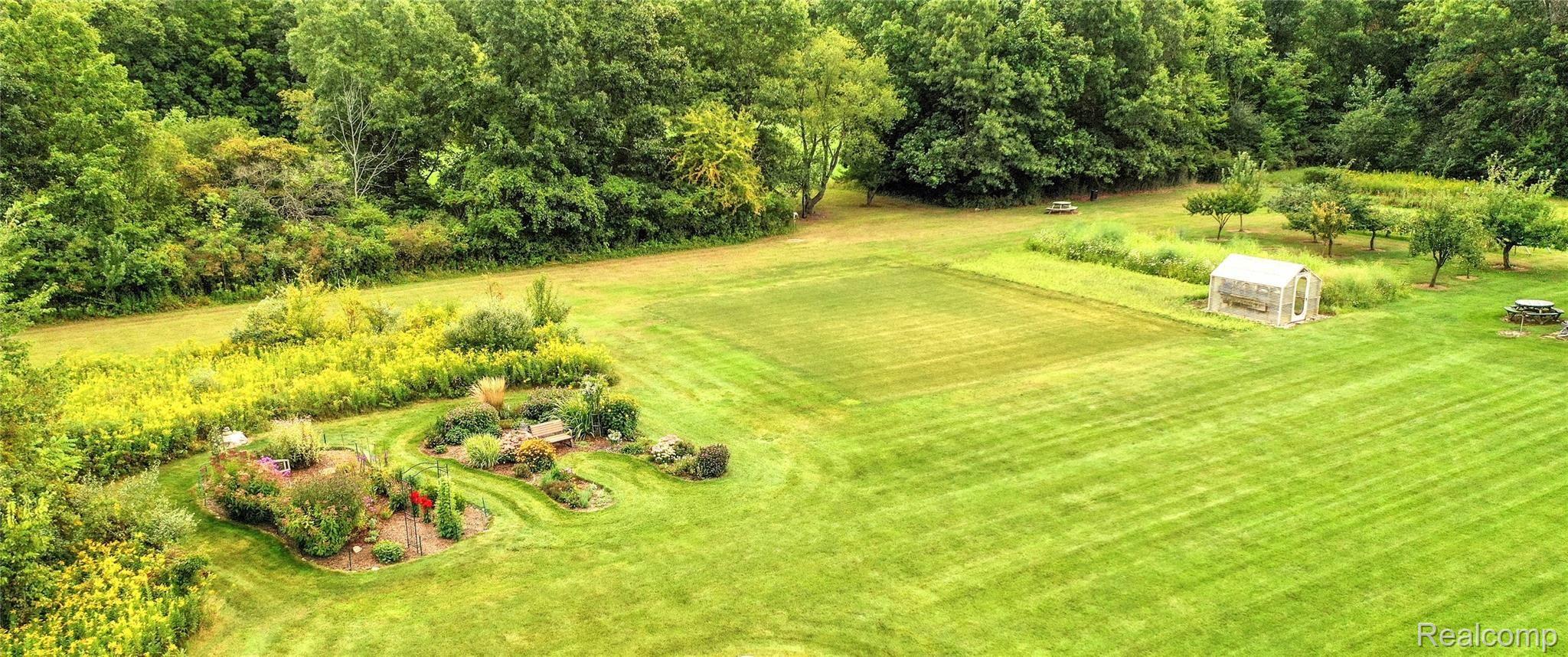 8672 Spencer Road South Lyon, MI 48178 - Photo 26 of 30 GARDEN