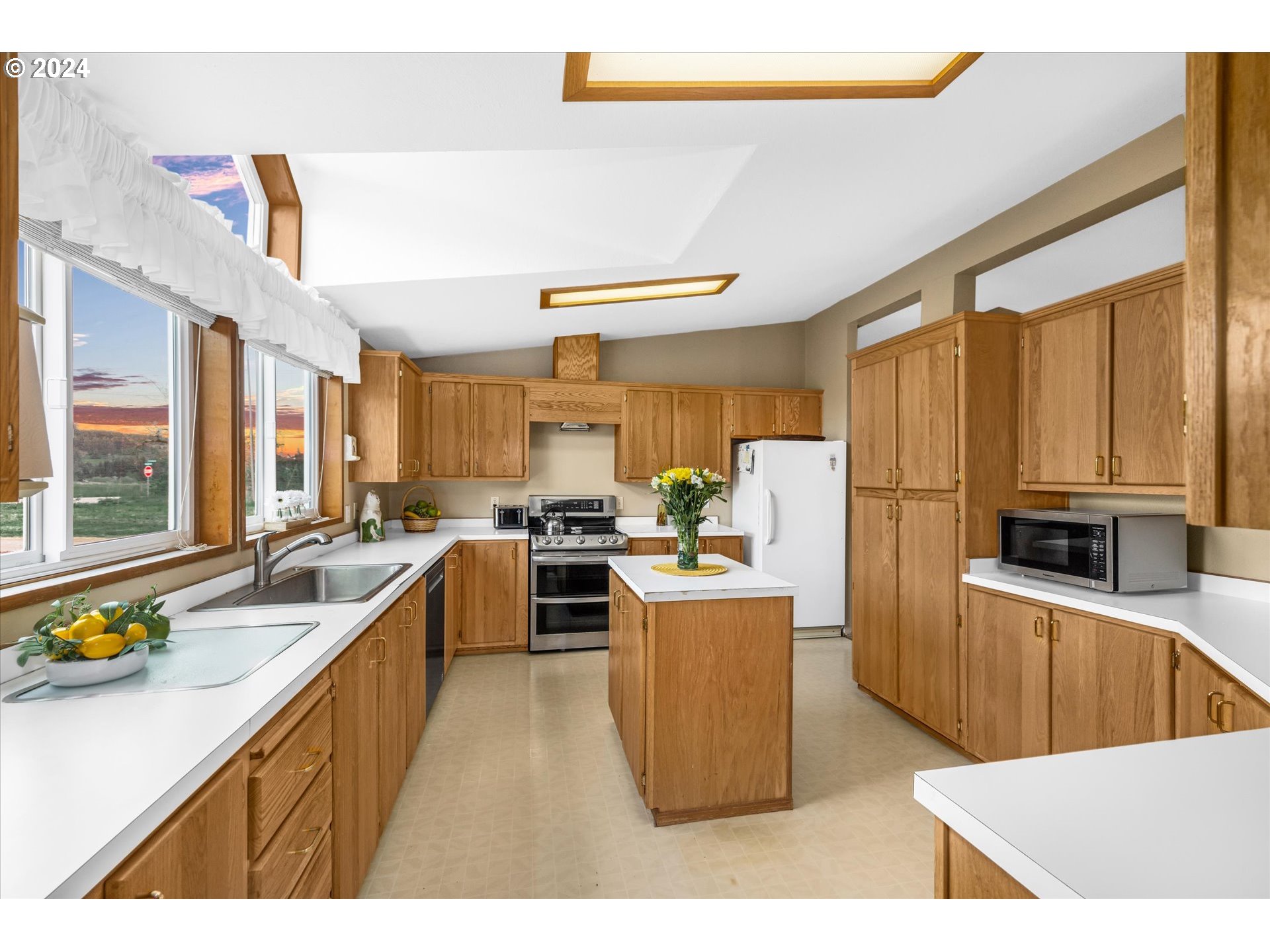 30120 Northeast Benjamin Road Newberg, OR 97132 - Photo 10 of 43 Gallery Image 10