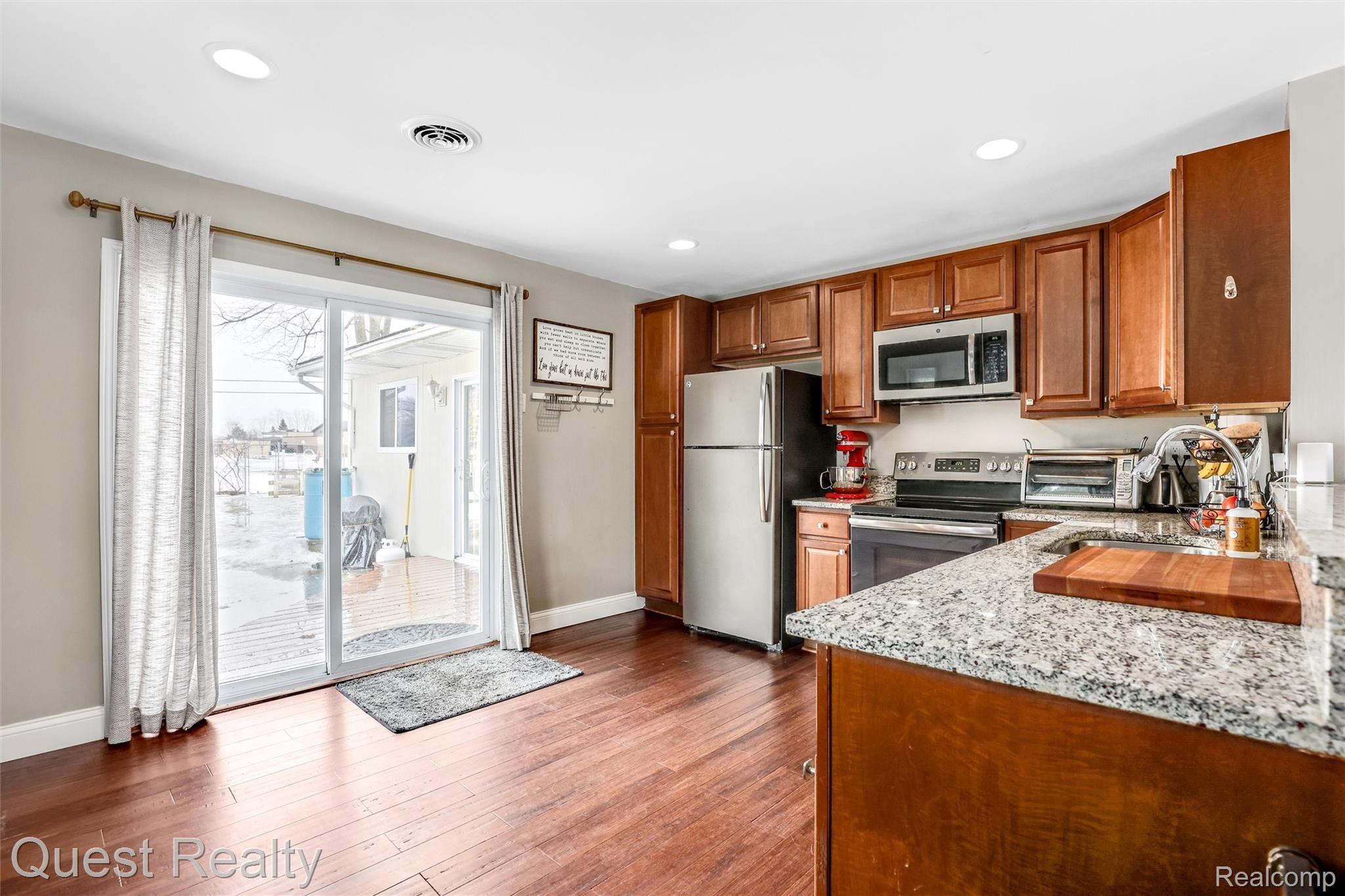 3539 Minton Road Lake Orion, MI 48359 - Photo 8 of 29 large remodeled kitchen with doorwall to back yard