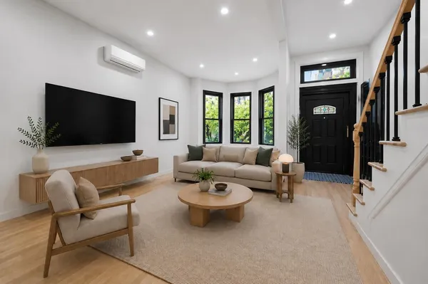 $3,200 | 62.5 Oak Street, Unit 2, Jersey City, NJ 07304