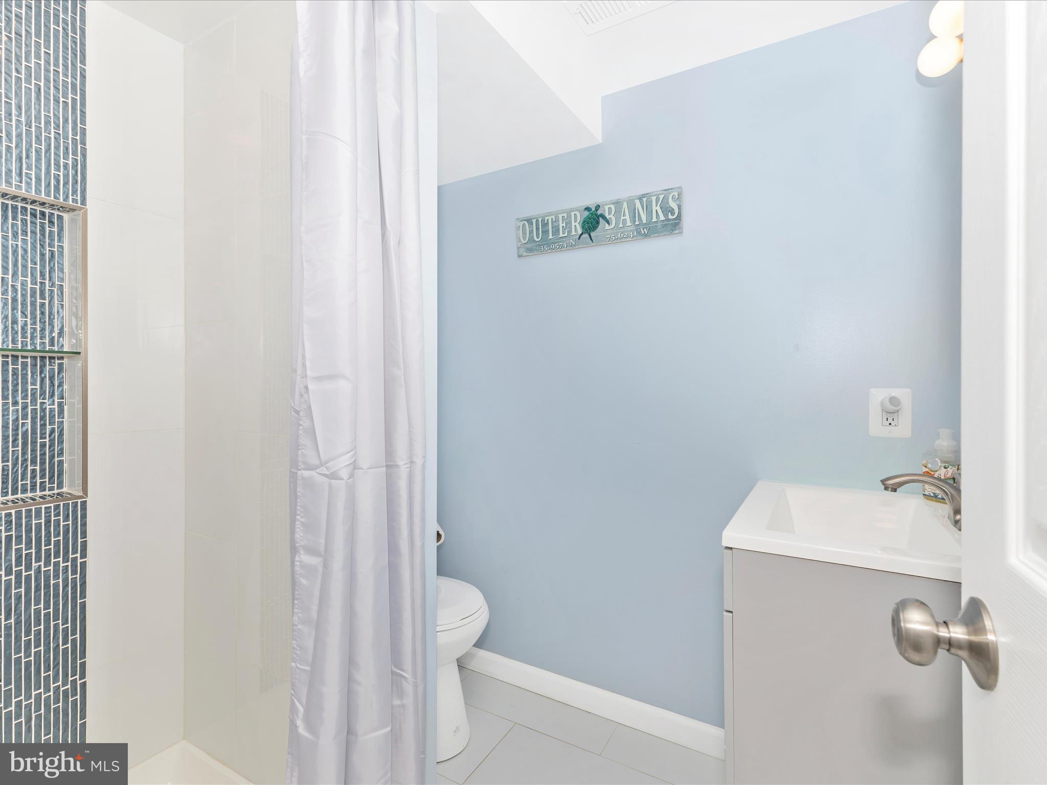 507 Kerwin Court Silver Spring, MD 20901 - Photo 36 of 51 a bathroom with a shower curtain