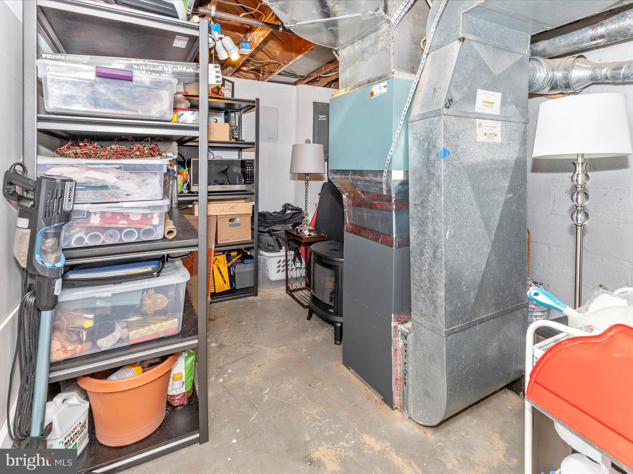 507 Kerwin Court Silver Spring, MD 20901 - Photo 37 of 51 a view of walk in closet