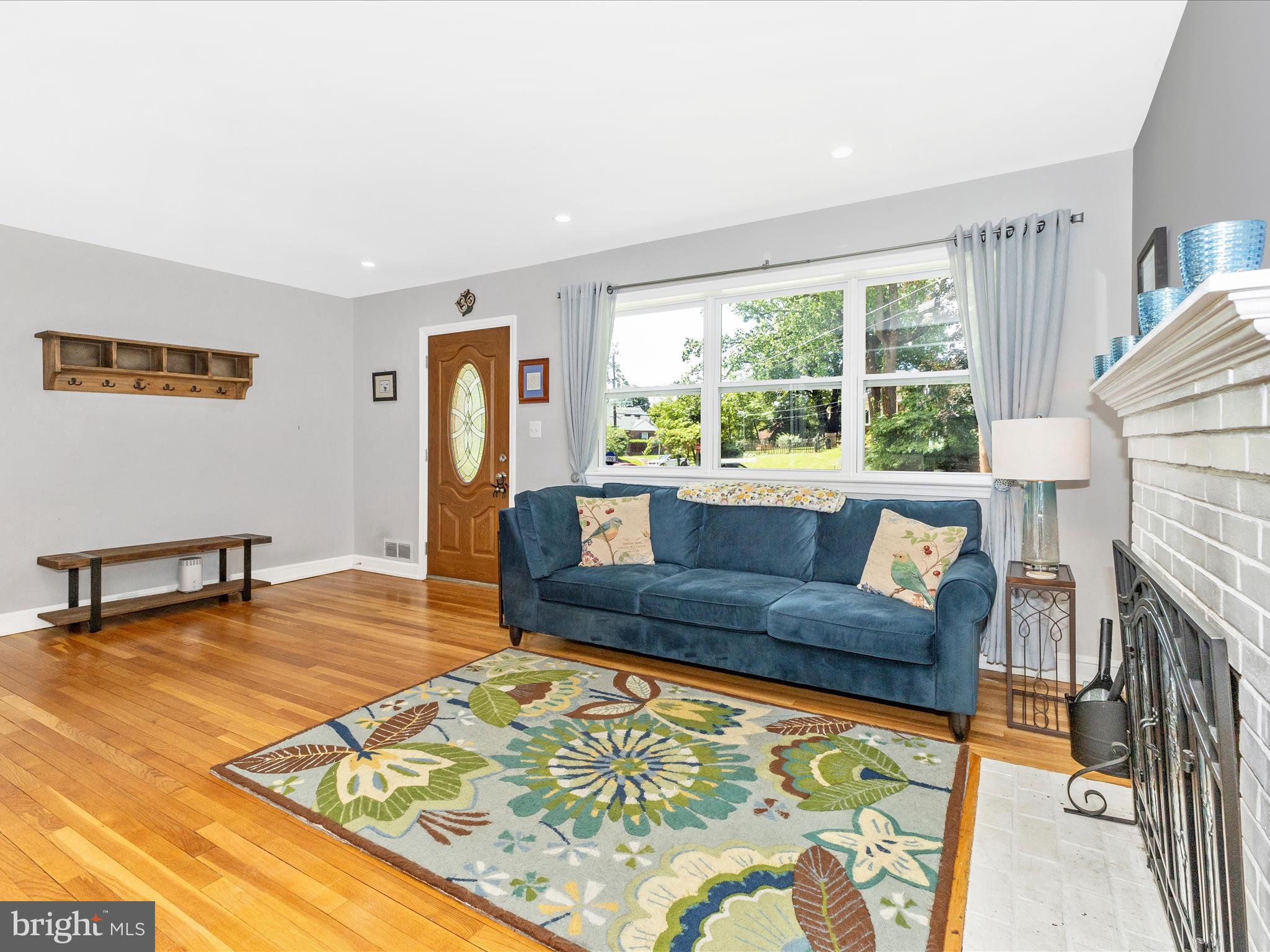 507 Kerwin Court Silver Spring, MD 20901 - Photo 7 of 51 a living room with furniture and a rug