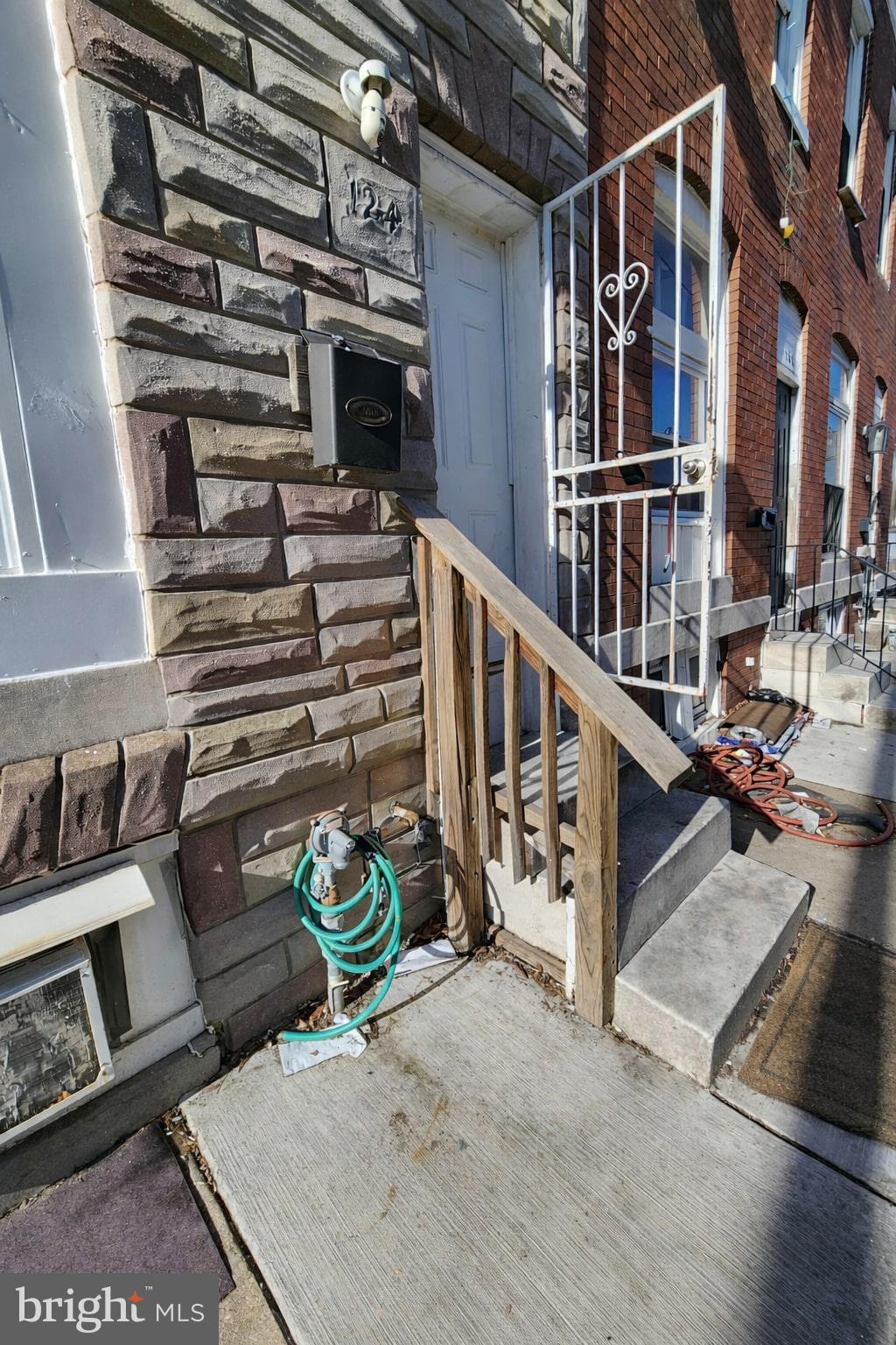 124 North Janney Street Baltimore, MD 21224 - Photo 4 of 6 a view of entryway