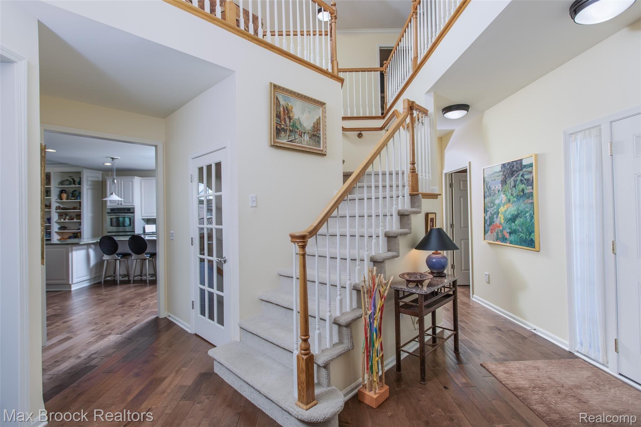 3641 Winding Brk Circle Rochester, MI 48309 - Photo 4 of 31 Staircase.jpg
