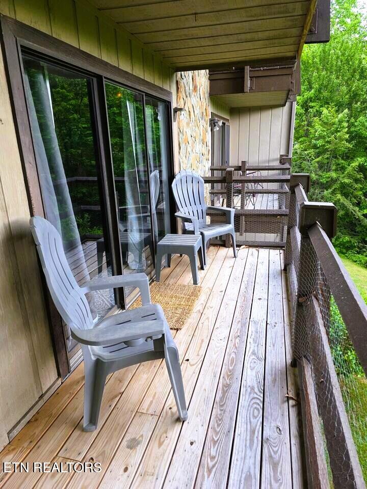1081 Cove Road, Unit 1024 Sevierville, TN 37876 - Photo 19 of 39 Balcony AIRBNB - Burgess