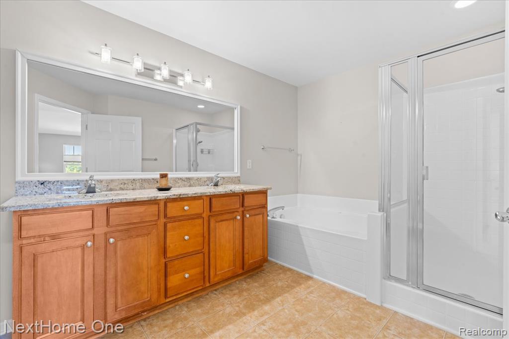 10083 Ridge Run Street, Unit 24 Howell, MI 48855 - Photo 12 of 27 Gallery Image 12