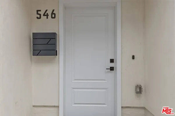 $5,000 | 546 North Genesee Avenue, Los Angeles, CA 90036