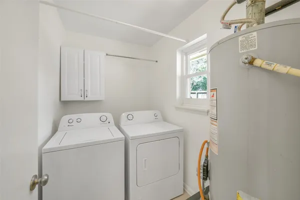 $2,300 | 8415 Braesdale Lane, Houston, TX 77071