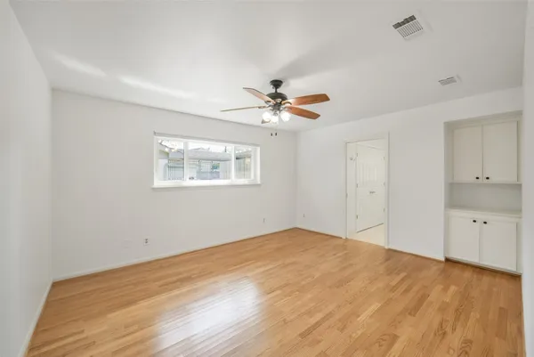 $2,300 | 8415 Braesdale Lane, Houston, TX 77071