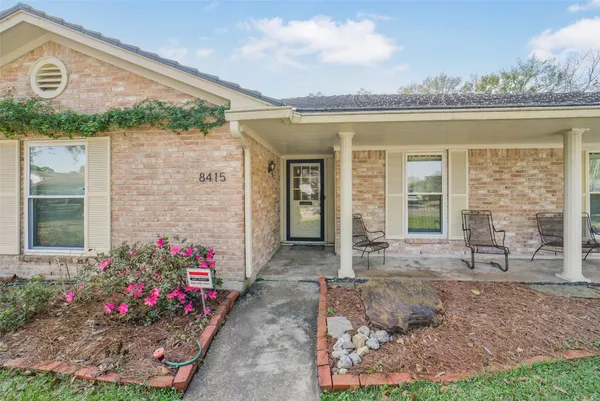 $2,300 | 8415 Braesdale Lane, Houston, TX 77071