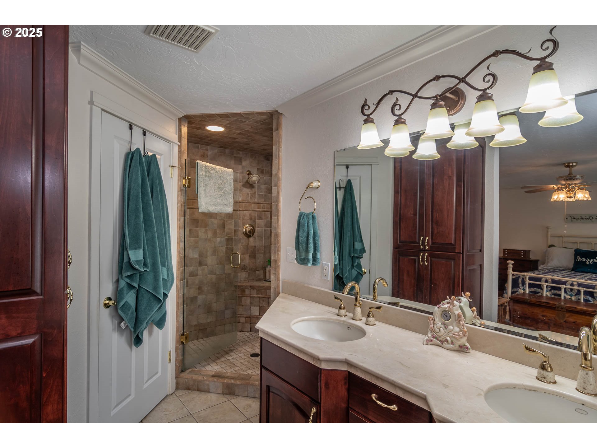 1850 Del Rio Road Roseburg, OR 97471 - Photo 30 of 48 Bathroom, Attached