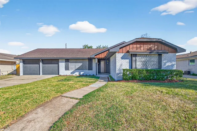 $2,200 | 9011 Landsdowne Drive, Houston, TX 77096