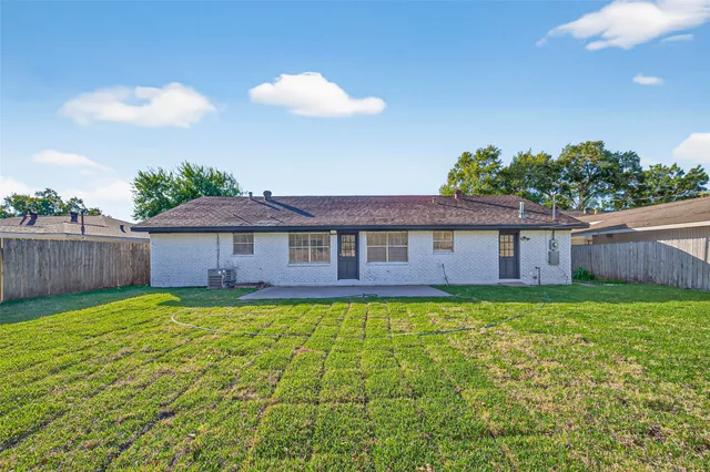 a view of a house with a backyard