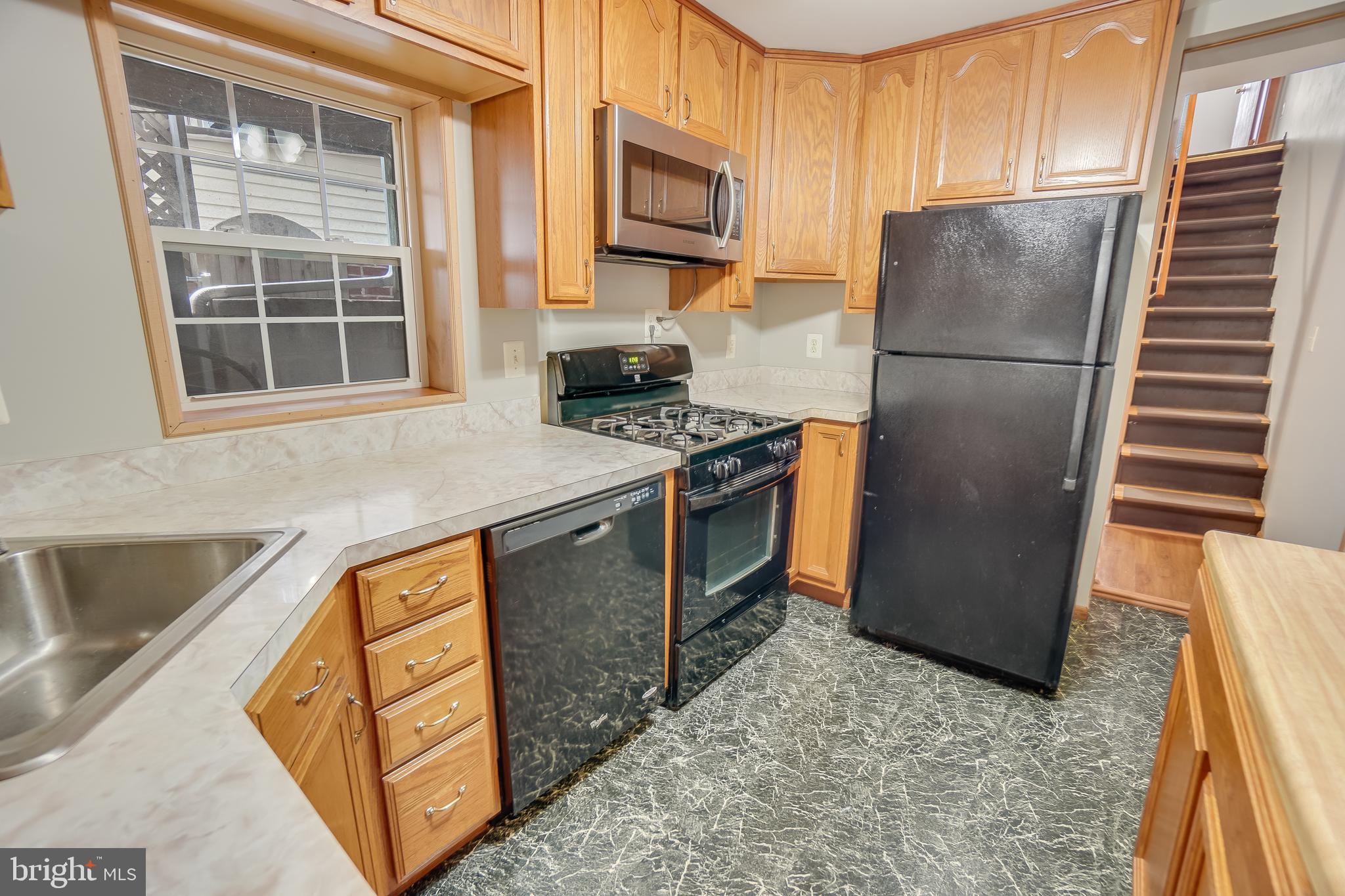 3006 Elliott Street Baltimore, MD 21224 - Photo 6 of 22 Updated Kitchen