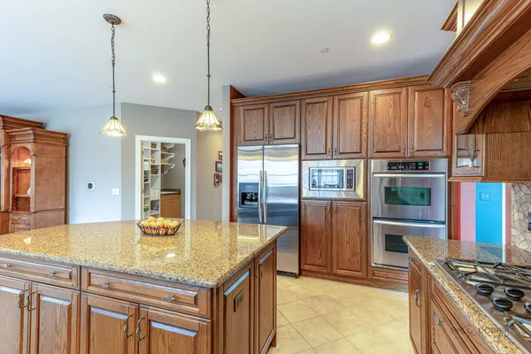 $899,000 | 231 Cater Lane, Libertyville, IL 60048