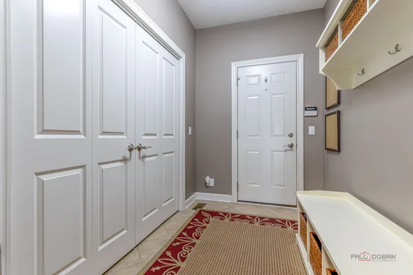$899,000 | 231 Cater Lane, Libertyville, IL 60048