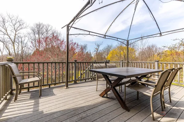 $899,000 | 231 Cater Lane, Libertyville, IL 60048