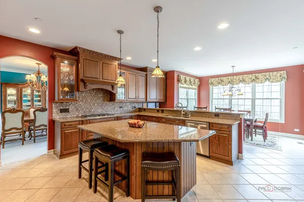 $899,000 | 231 Cater Lane, Libertyville, IL 60048