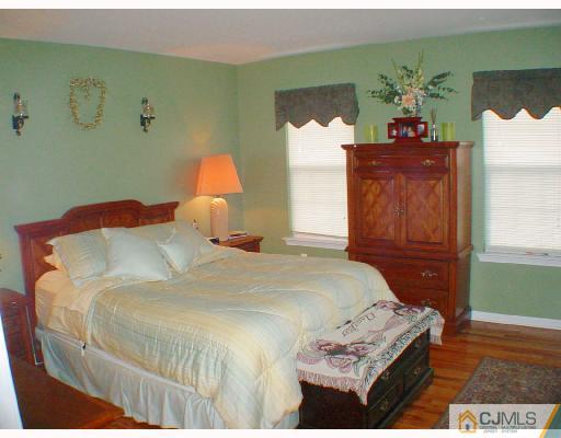22 Center Street Matawan, NJ 07747 - Photo 6 of 10 Gallery Image 6