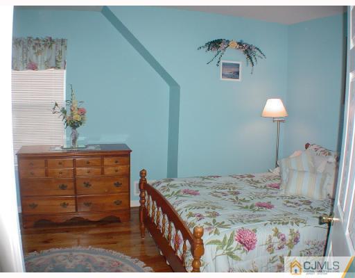 22 Center Street Matawan, NJ 07747 - Photo 9 of 10 Gallery Image 9