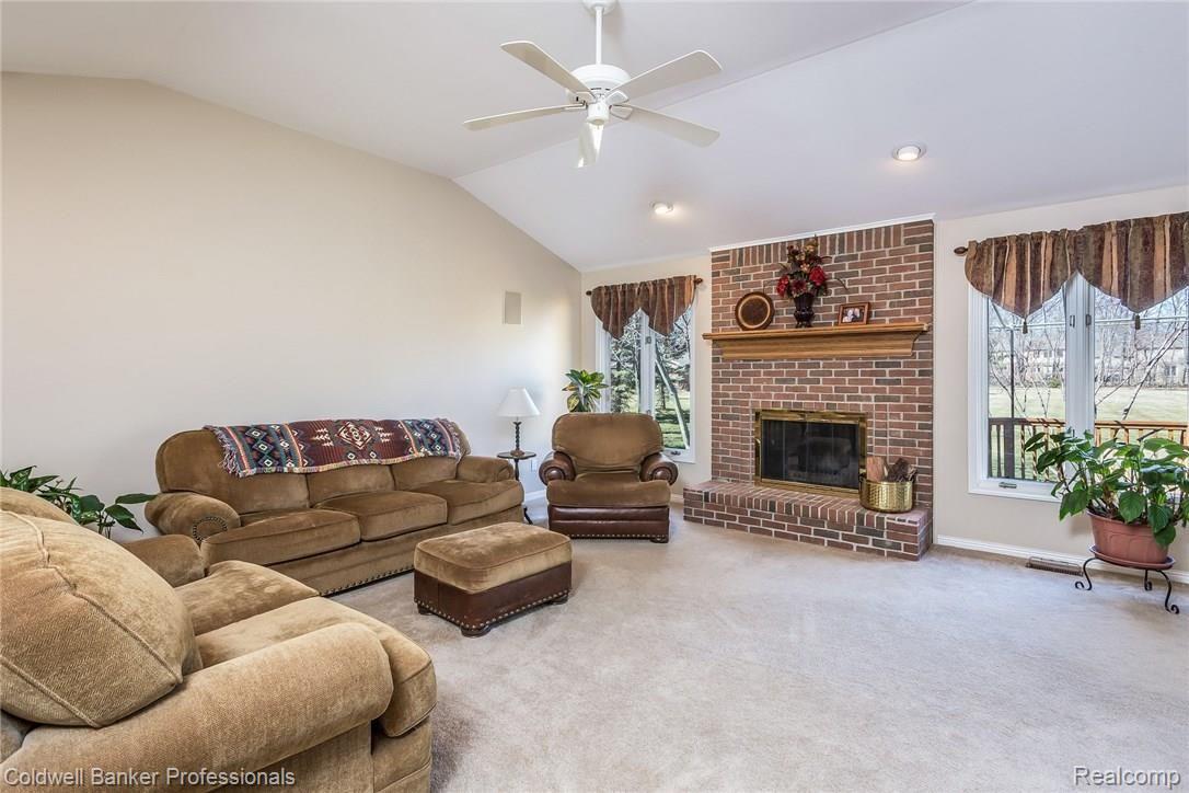 836 Shortridge Avenue Rochester, MI 48307 - Photo 9 of 51 009-Great_Room-3869015-medium.jpg