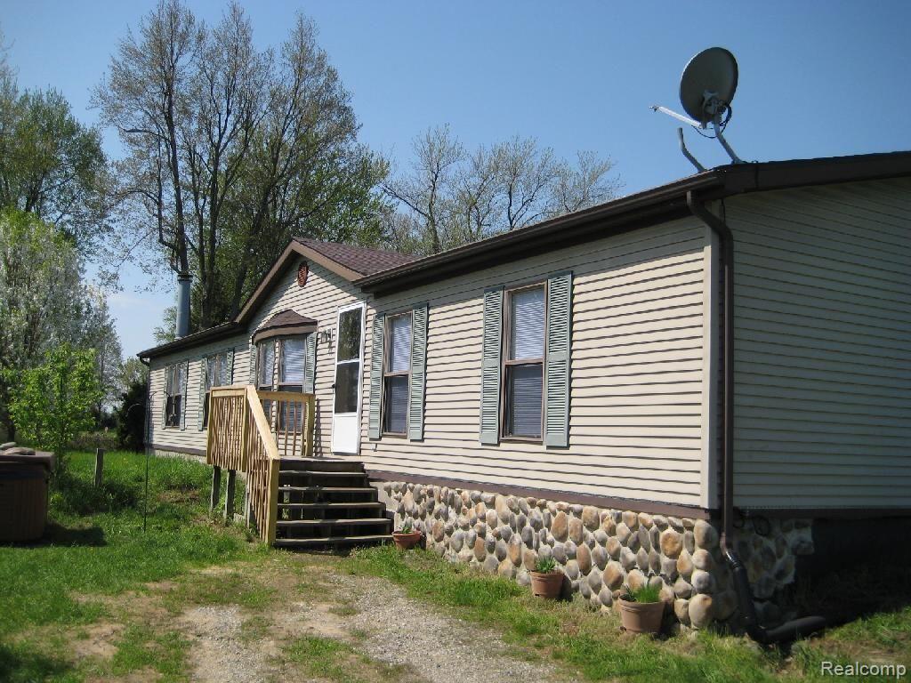6915 Sterling Road Yale, MI 48097 - Photo 19 of 21 # 20 Side View.jpg