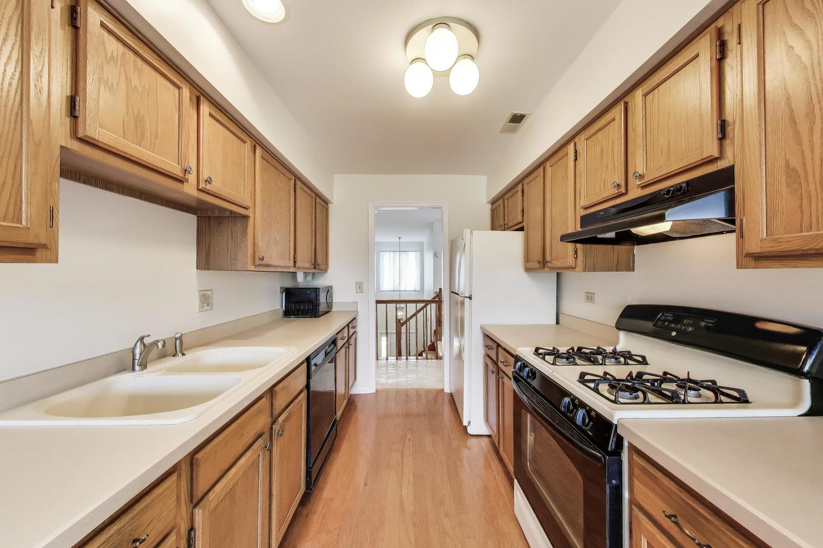 1663 Courtland Drive, Unit 1663 Arlington Heights, IL 60004 - Photo 10 of 36
