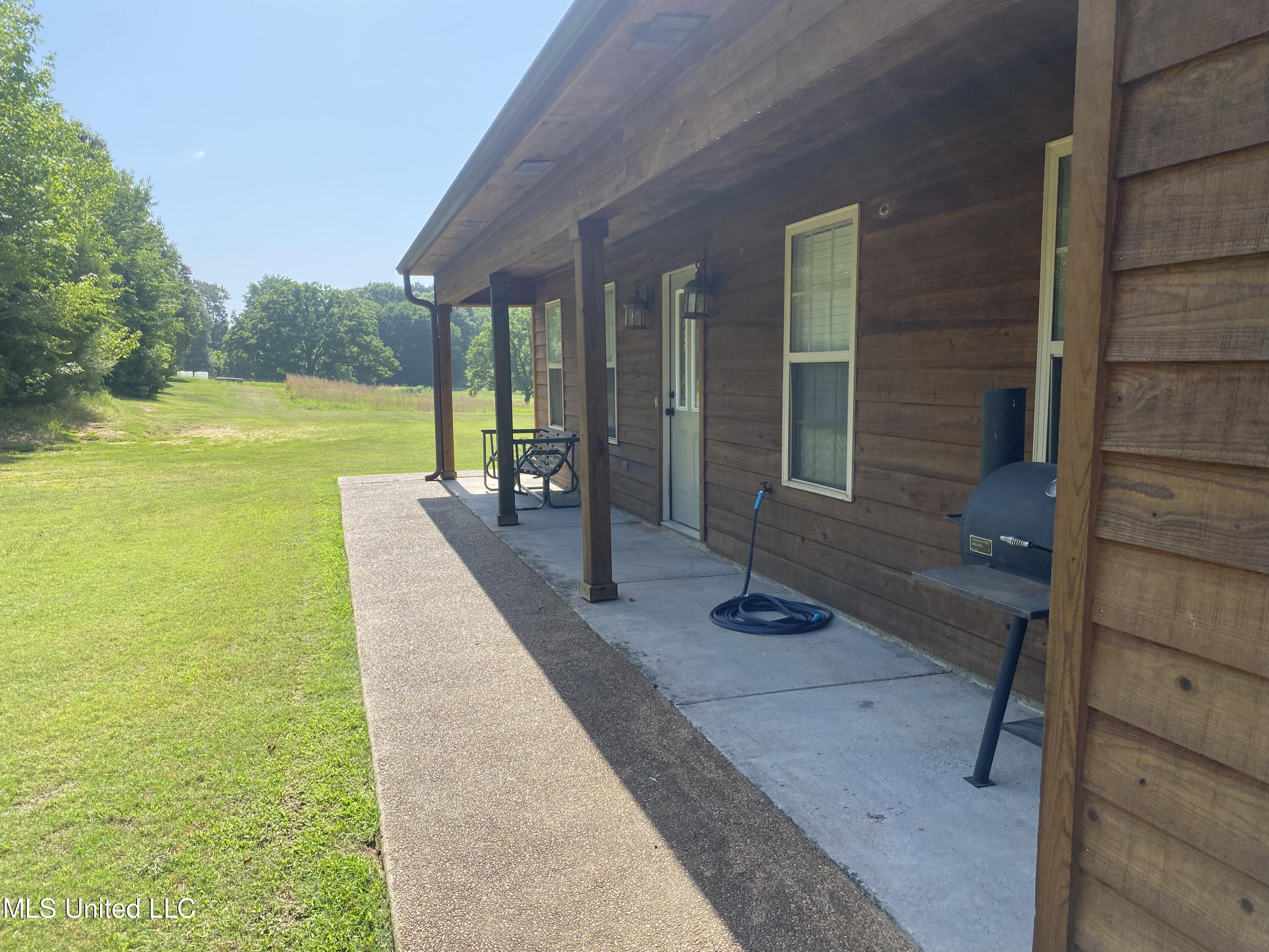 199 Jones Road Coldwater, MS 38618 - Photo 2 of 24 8B3050B2-30B4-4A75-9BF8-E7F2D2E26FCF
