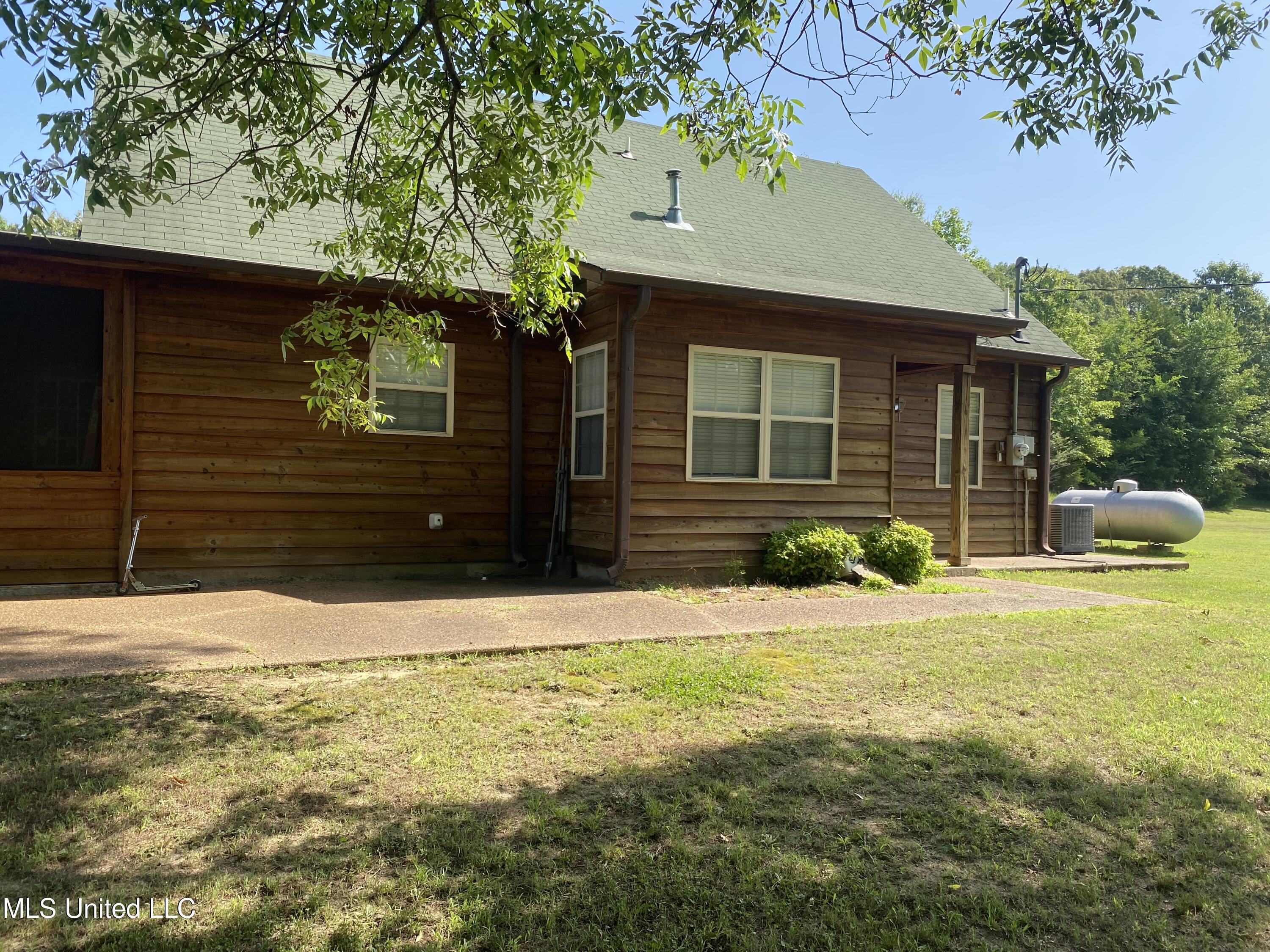199 Jones Road Coldwater, MS 38618 - Photo 3 of 24 3F213C2D-5651-4EBF-B164-75D3FE229555