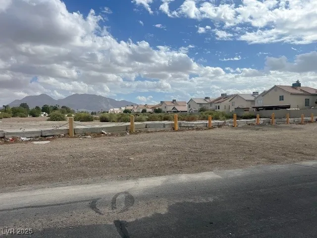 $924,900 | 951 North Sandhill Road, Las Vegas, NV 89110