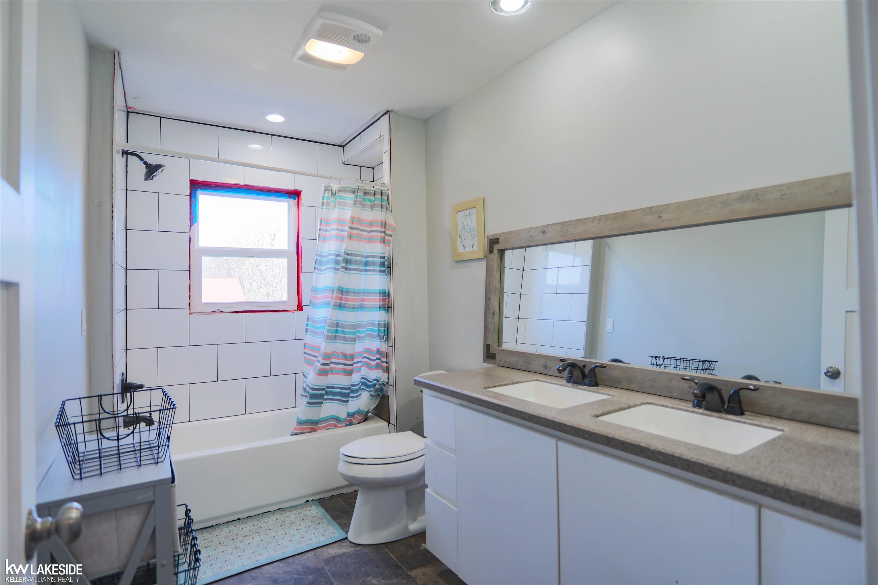 20195 32 Mile Road Armada, MI 48005 - Photo 7 of 31 50173917-dd07ab12-15ac-448e-8d75-8aa8f44621c8.JPG